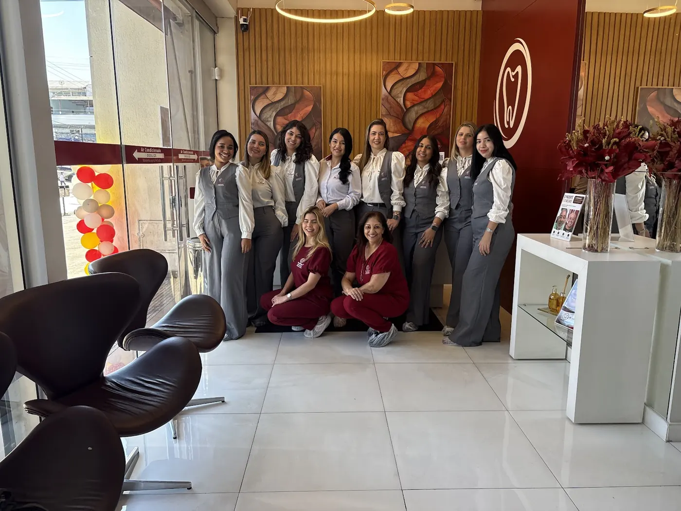 Equipe da Aliança Odontologia reunida na clínica
