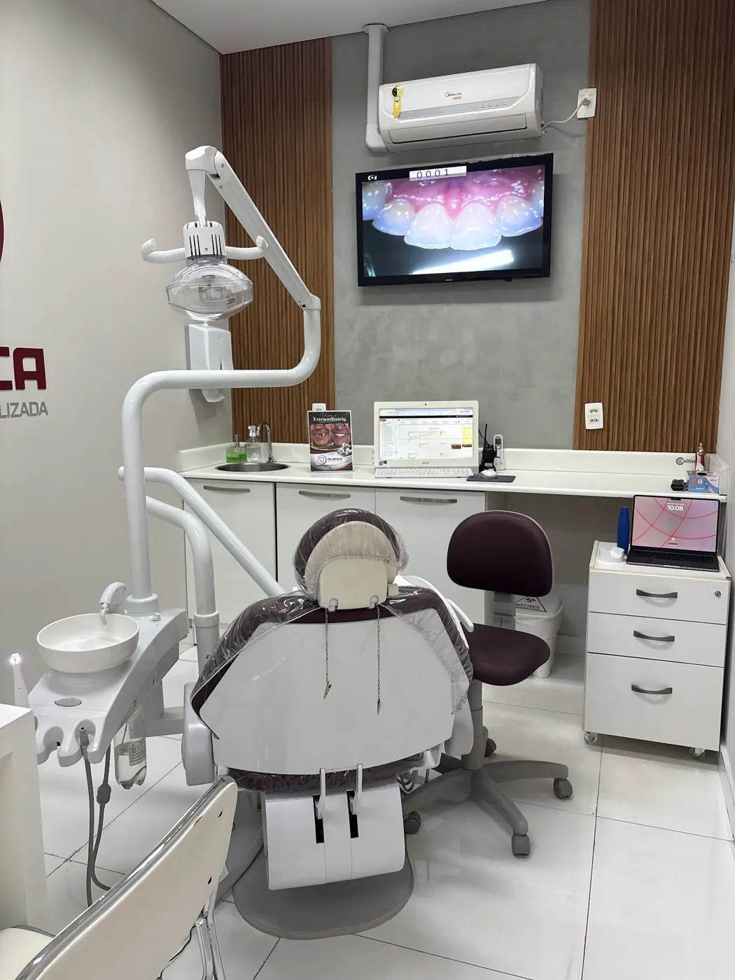 Consultório odontológico da Aliança com cadeira e equipamentos